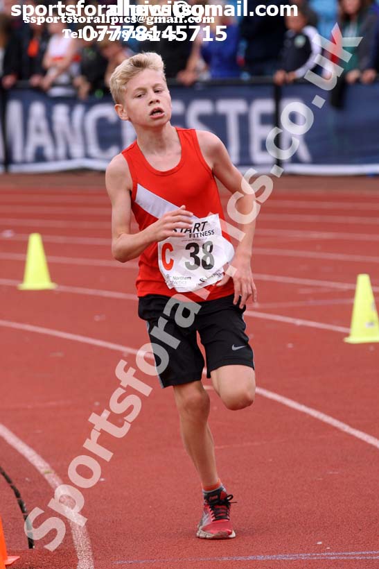 Boys under-13s 3 stage relay, Northern Senior 6 and 4 and Junior Stage Road Relays, SportsCity, Manchester. Photo:  David T. Hewitson/Sports for All Pics